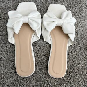 Bow sandals